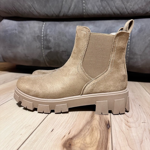 True Craft Boots - Picture 1 of 6